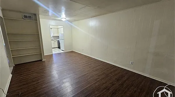 2420 Louise St #12 — Photo 11