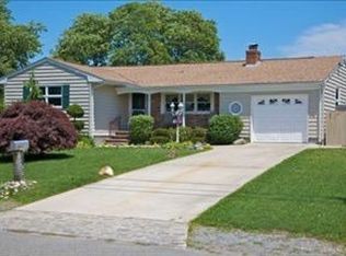 23 Dolphin Rd, East Quogue, NY 11942