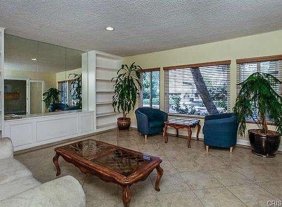 3rd image of 5301 Yarmouth Ave Unit 3