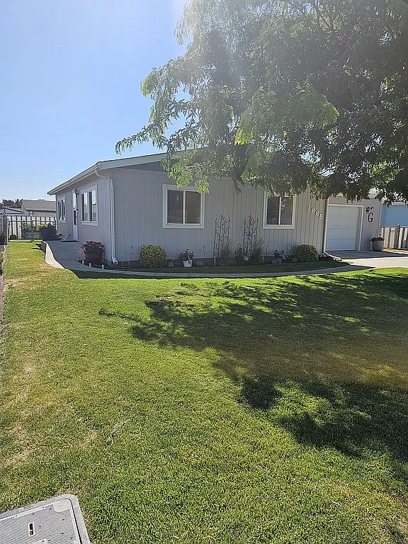 1825 S 70th Ave photo 1