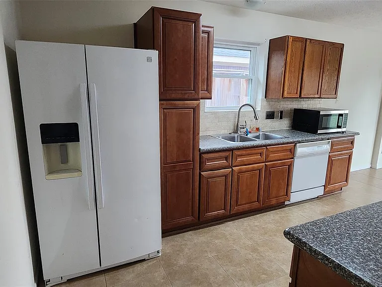 16807 Sussex Dr — Photo 14