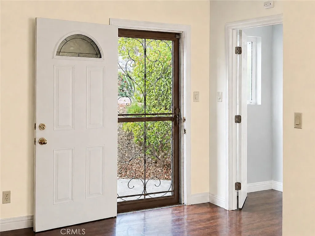 3 bed, 1012 sqft, $3,500 — Photo 2