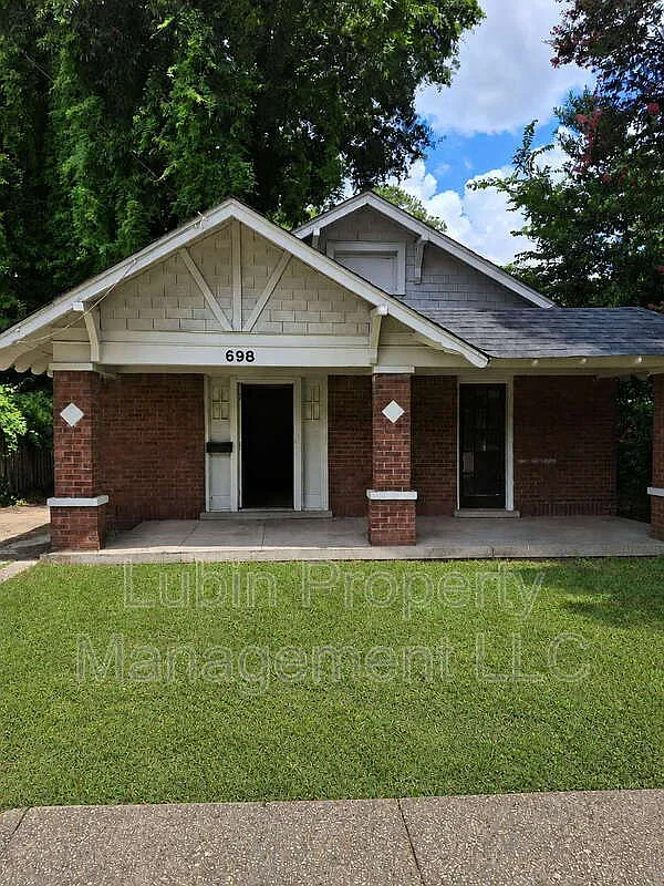 4 bed, 1.5 bath, 1563 sqft, $1,200 — Photo 1