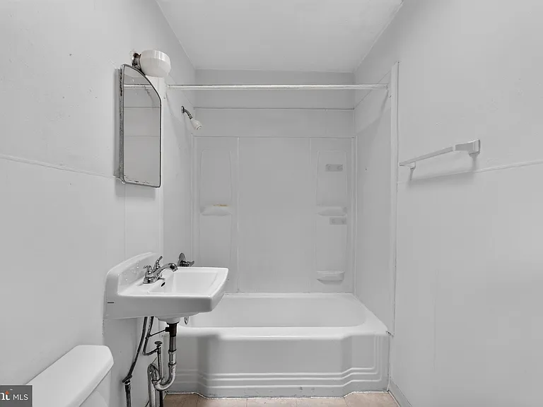 1816 Pine St #3R — Photo 13
