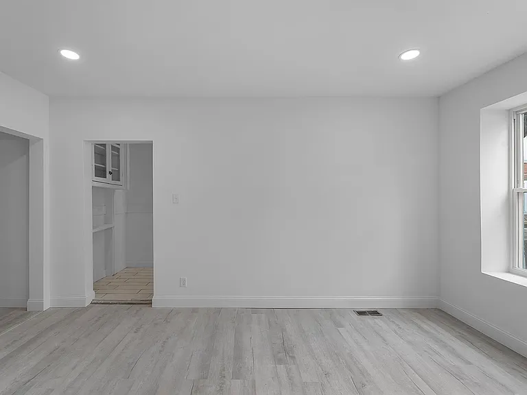 Lyndon Apartment — Photo 39