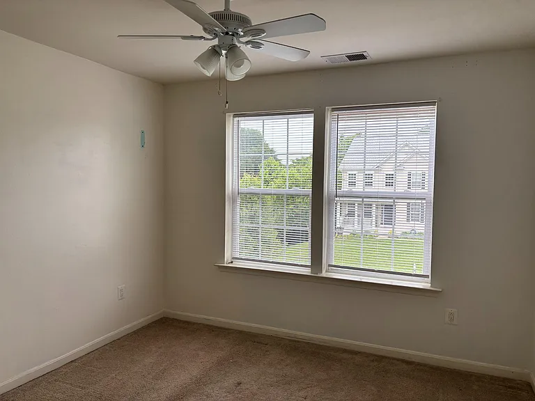 9820 Leighland Ct — Photo 11