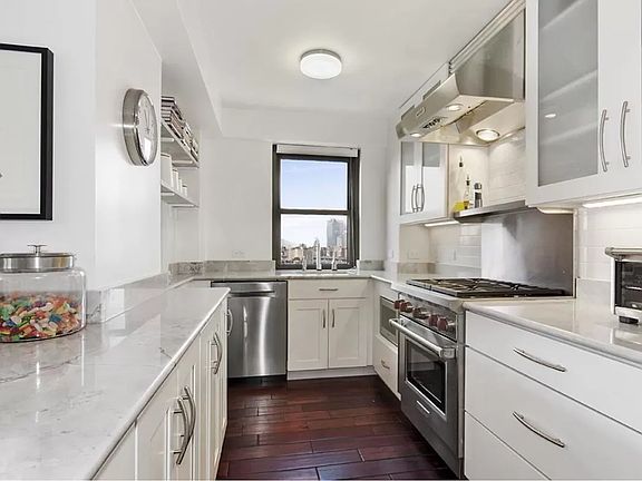 3rd image of 383 Grand St APT M1603