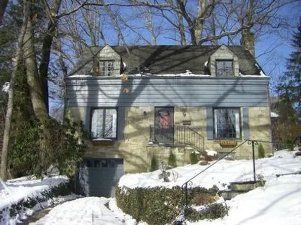 102 Youngwood Rd, Pittsburgh, PA 15228