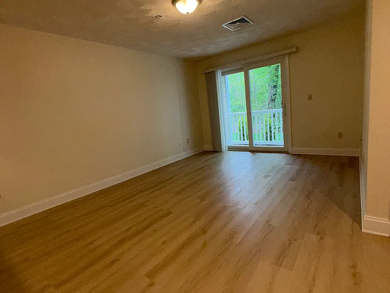 Americana Apartments — Photo 6