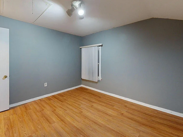 669 N Henderson Rd — Photo 56
