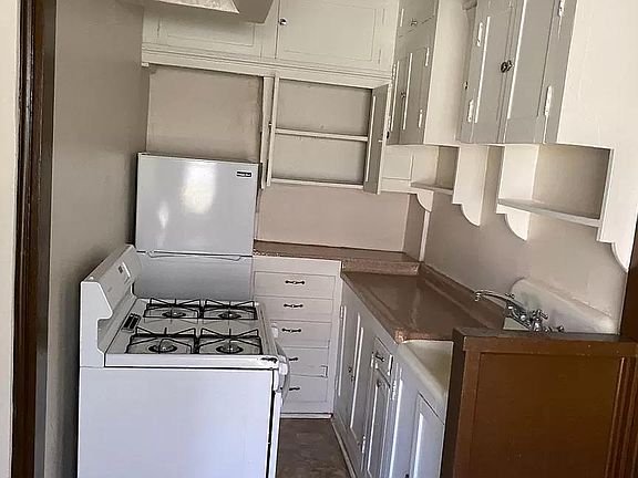 4th image of 4450 Virginia Ave APT 5