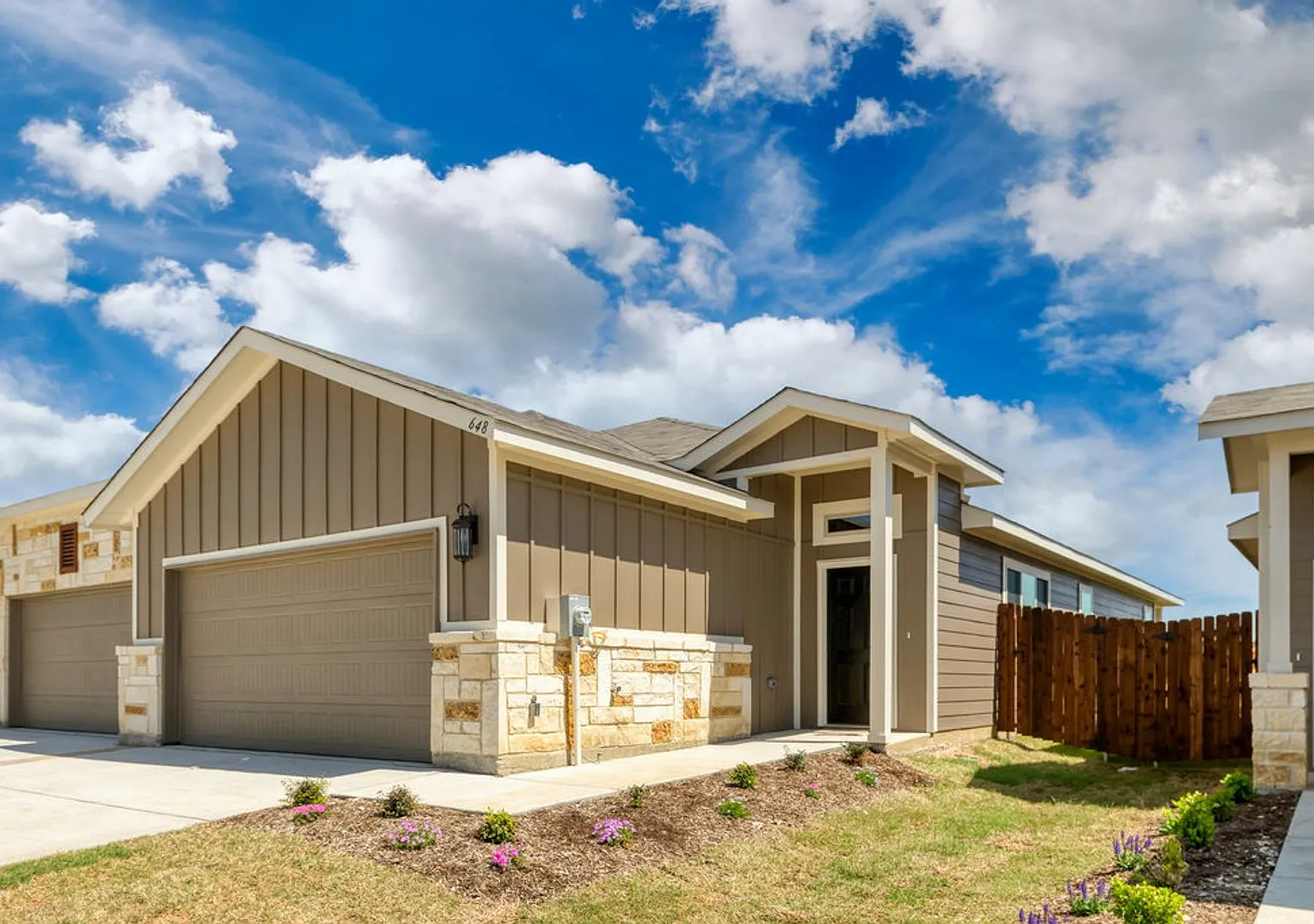 Gorgeous 3 Bedroom Duplex Located In Midlothian Isd! — Photo 1
