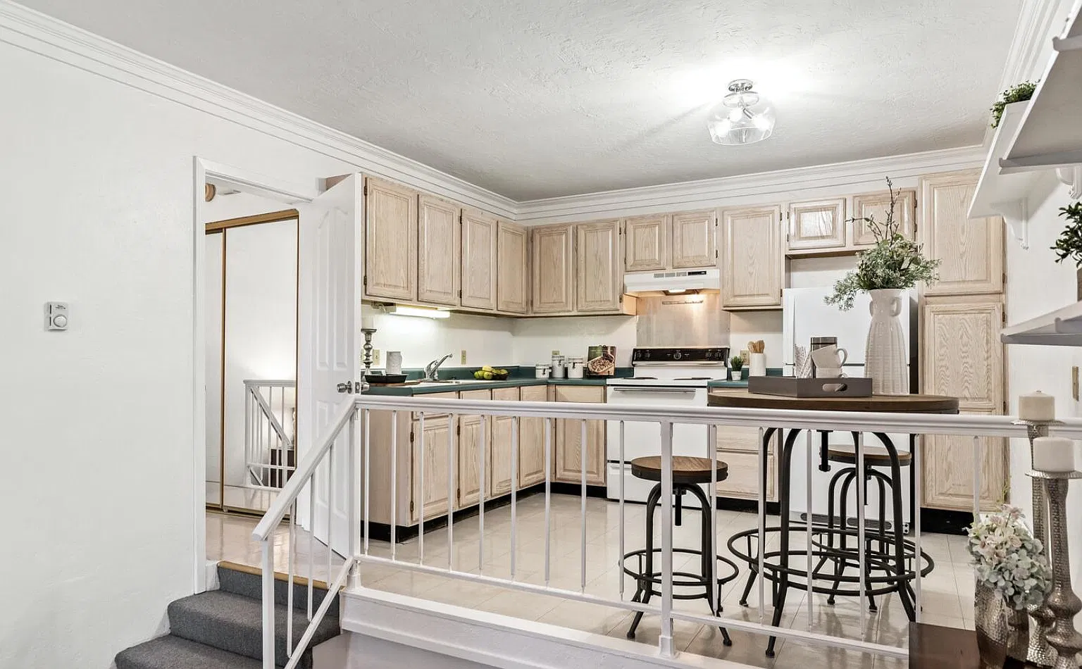 6533 Castle Dr — Photo 3