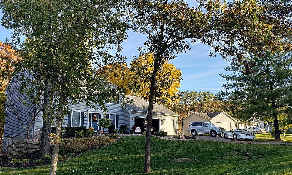 1st image of 325 E Eller Dr