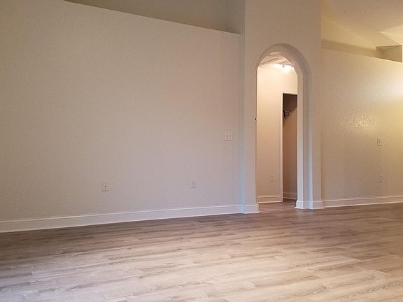 4th image of 742 Terranova Ave