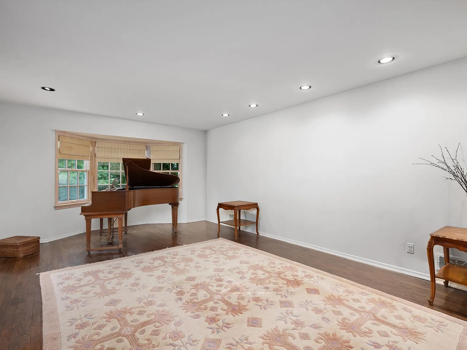 6 bed, 3.5 bath, 3196 sqft, $10,500 — Photo 4