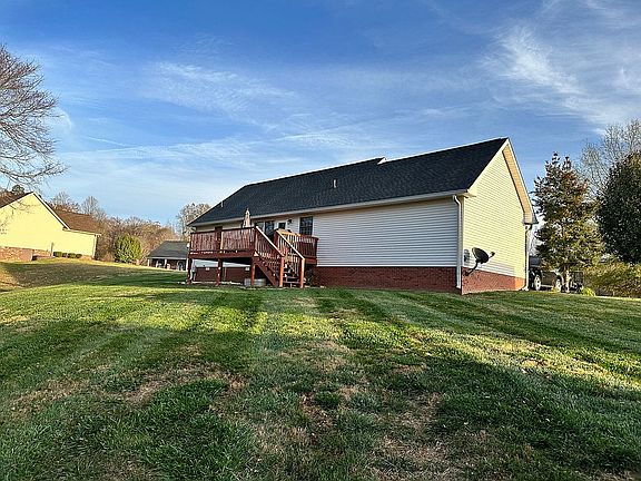 2nd image of 103 Cherry Wood Dr