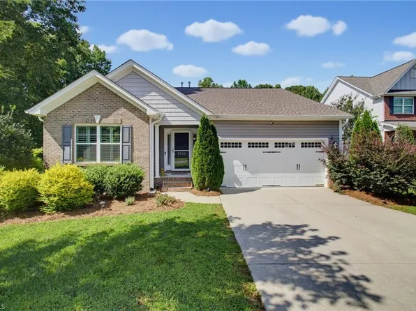 3091 Walker Ridge Dr, Walkertown, NC 27051