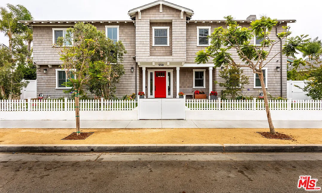 5 bed, 6.5 bath, 7013 sqft, $35,000 — Photo 2