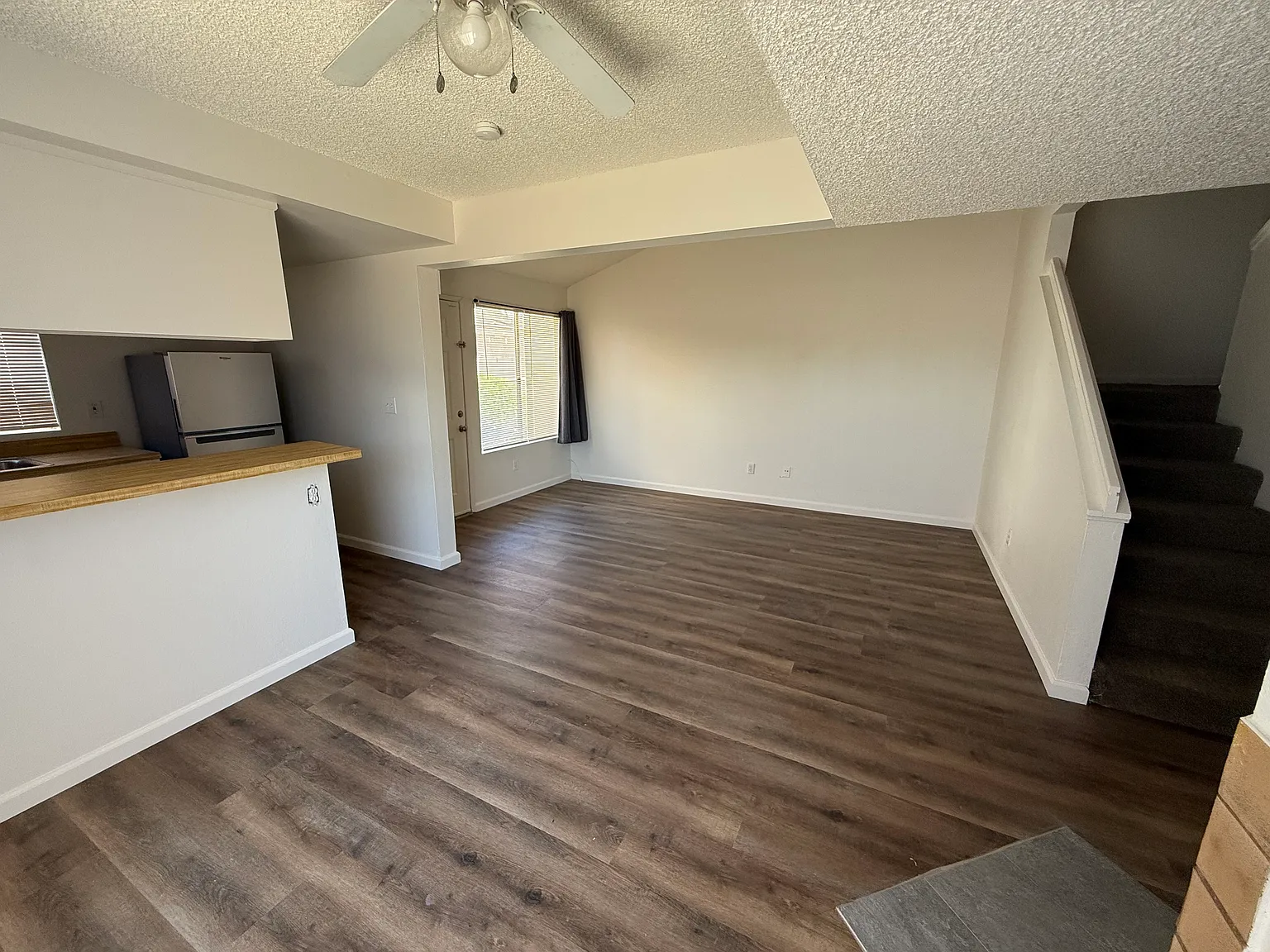 2 bed, 1.5 bath, 950 sqft, $1,550 — Photo 3