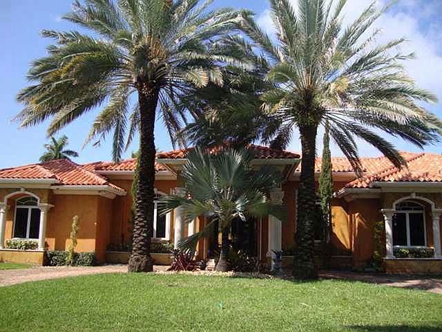 1st image of 208 S Hibiscus Dr