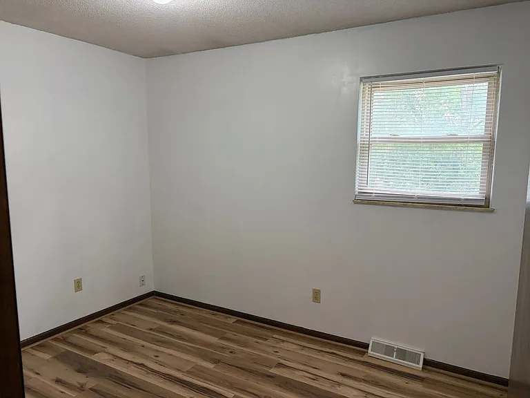 8923 N Walnut St — Photo 12