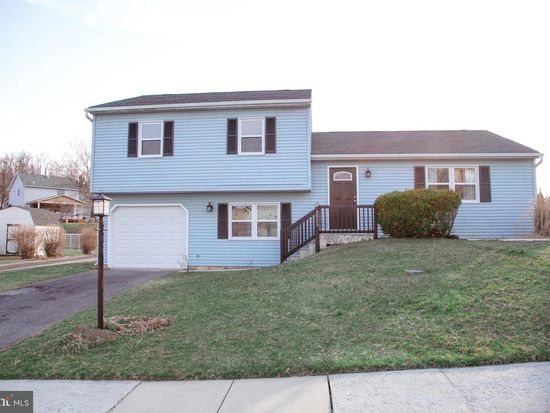 2033 Mount Vernon Cir, Harrisburg, PA 17110