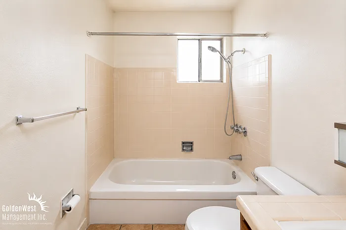 2041 W Berridge Ln #11 — Photo 8