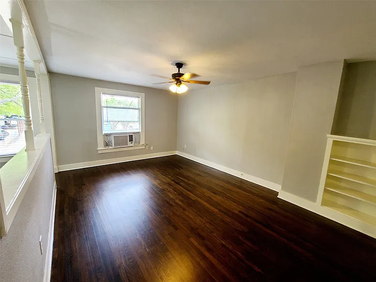 5734 Worth St — Photo 17
