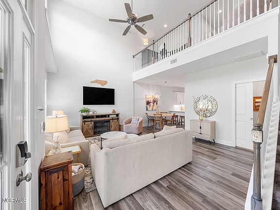 4th image of 927 Wharton Avenue