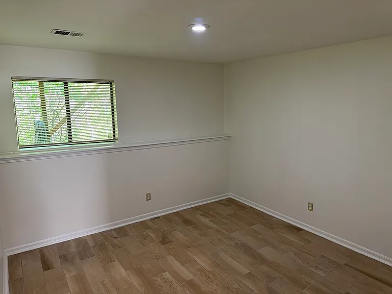 7800 N Camden Ave — Photo 7