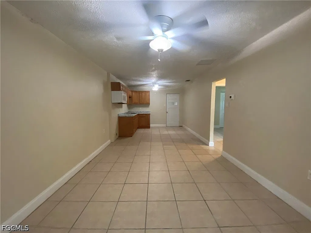 2 bed, 1.0 bath, 696 sqft, $1,200 — Photo 3