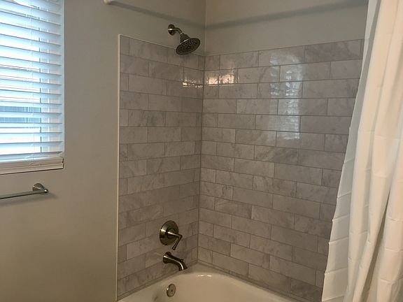 5th image of 15302 Woodcrest Dr