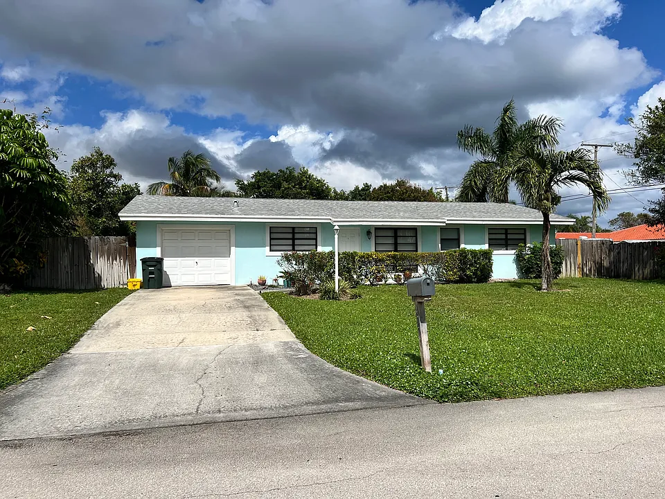 477 NE 35th St