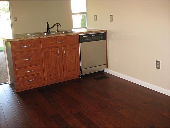 4th image of 777 Sunset Cir