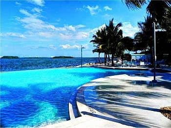 Infinity pool