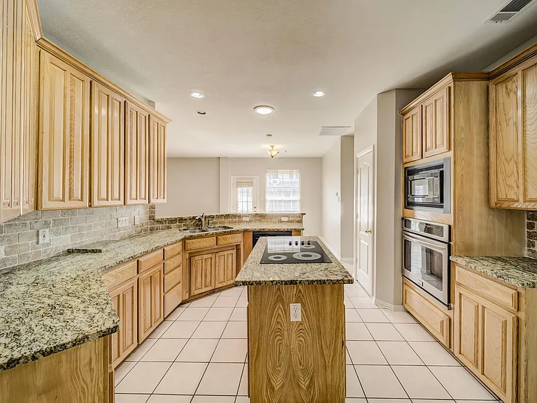 4618 Devonshire Dr — Photo 12