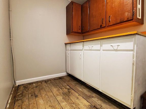 3rd image of 109 Congress St