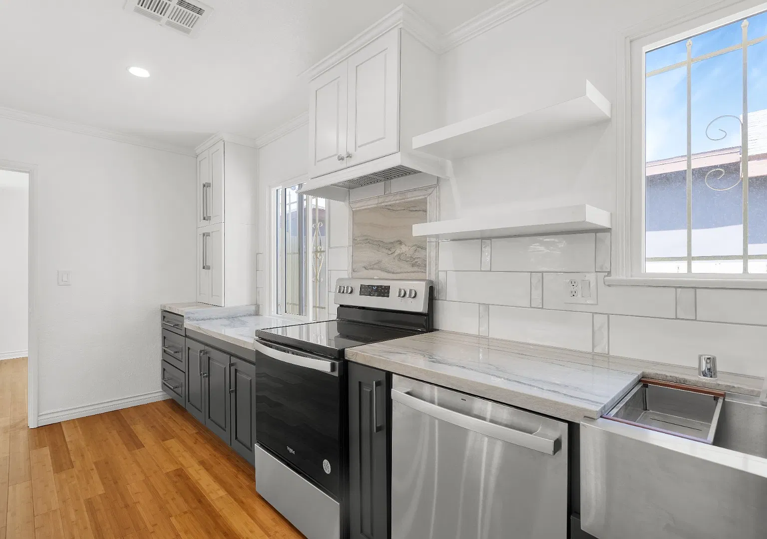 5327 6th Ave, Los Angeles, CA 90043, USA — Photo 1