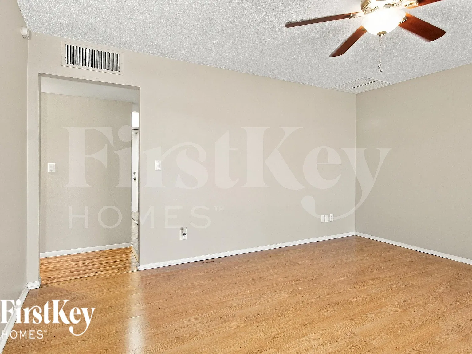 3 bed, 2.0 bath, 1592 sqft, $2,130 — Photo 2