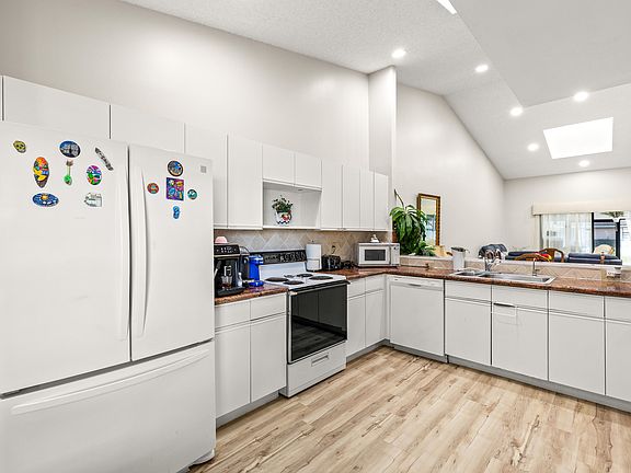 4th image of 8306 Summersong Terrace