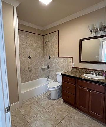 3rd image of 4322 Fontainebleau Dr