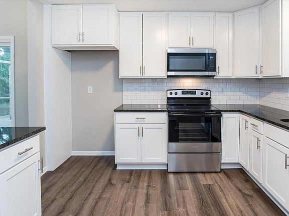 3rd image of 819 Dorland Rd S