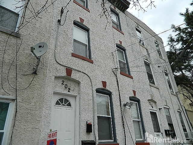 1st image of 202 E Hector St