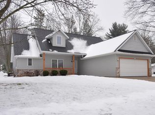 2502 Park Forest Dr, West Bend, WI 53090