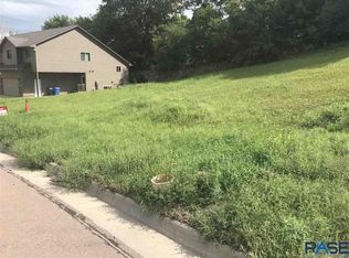 1901 E Tracy Ln, Sioux Falls, SD 57103