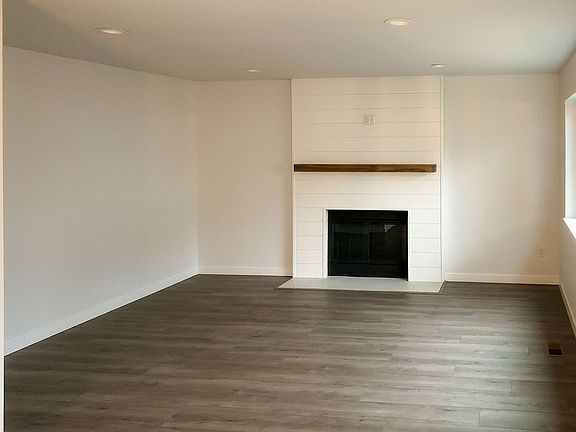 5th image of 3813 45th Ave NE