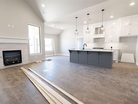 3rd image of 9212 Poppey Pl