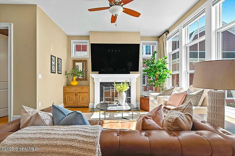 3rd image of 108A Division Street