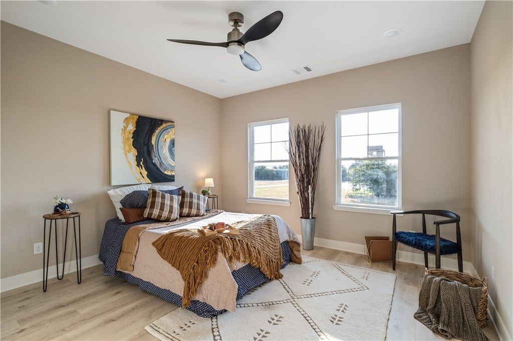 806 N Parker Ave N, Bryan, TX - More